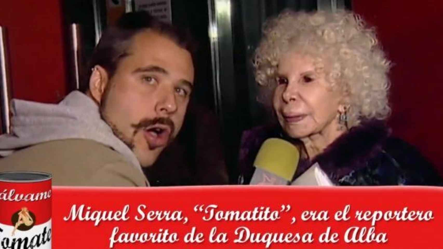 Miquel Serra junto a la duquesa de Alba durante la emisión de 'Aquí hay tomate'.