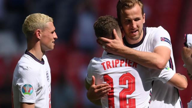 Phil Foden junto a Harry Kane y Trippier