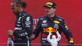 Hamilton y Verstappen en el podio de Paul Ricard