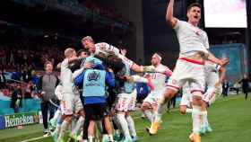 La selección de Dinamarca celebra el 1-3 ante Rusia en la Eurocopa 2020