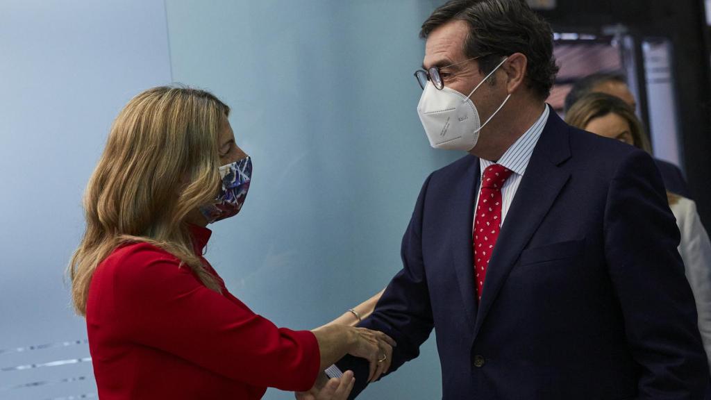 Yolanda Díaz, vicepresidenta tercera de Trabajo y Economía Social, y Antonio Garamendi, presidente de la CEOE.