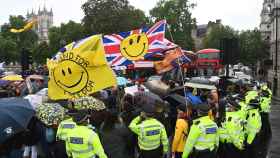 Manifestantes contra el confinamiento en Londres. EFE/EPA/Facundo Arrizabagala