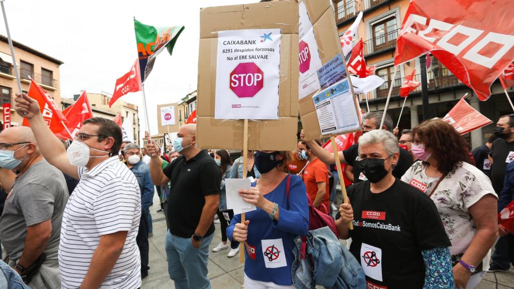 Concentración en Toledo por el ERE que Caixabank puso en marcha en 2021.