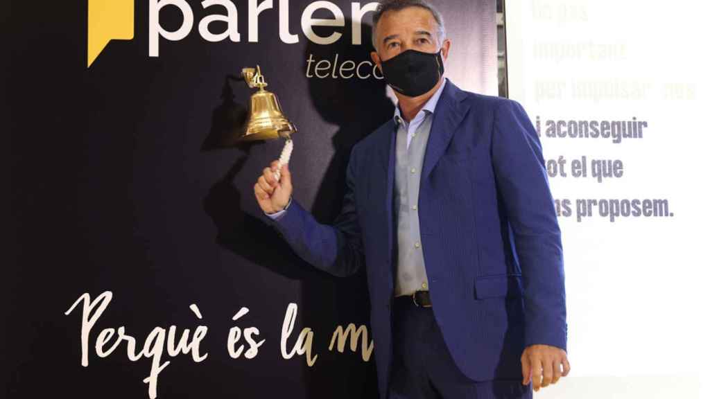 Ernest Pérez-Mas, fundador y consejero delegado de Parlem en su toque de campana en la Bolsa de Barcelona.
