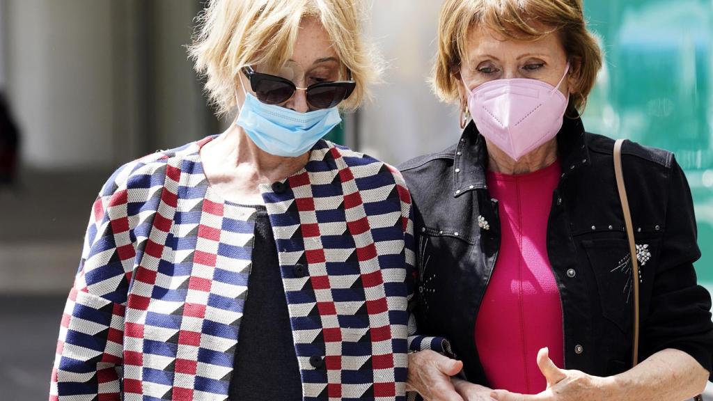 Una de las últimas imágenes de Mila Ximénez captada por los medios al salir del hospital.