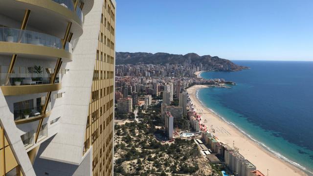 Vista de la playa de Poniente desde el edificio Intempo.