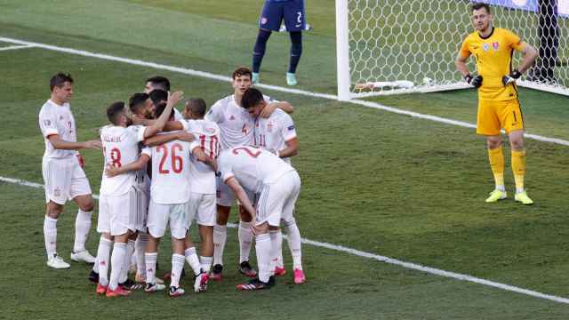 Los futbolistas de la Selección celebran el quinto gol a Eslovaquia