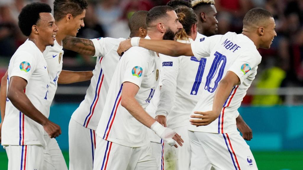 Mbappé felicita a Benzema por su segundo gol en el Portugal - Francia de la Eurocopa