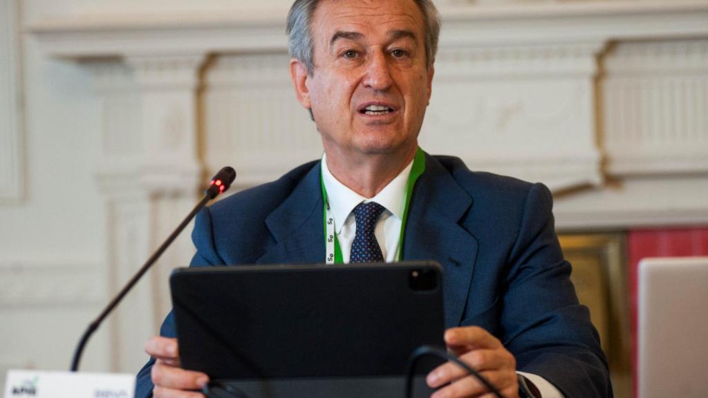 César González-Bueno, consejero delegado de Sabadell, durante su intervención en el curso de Apie en Santander.