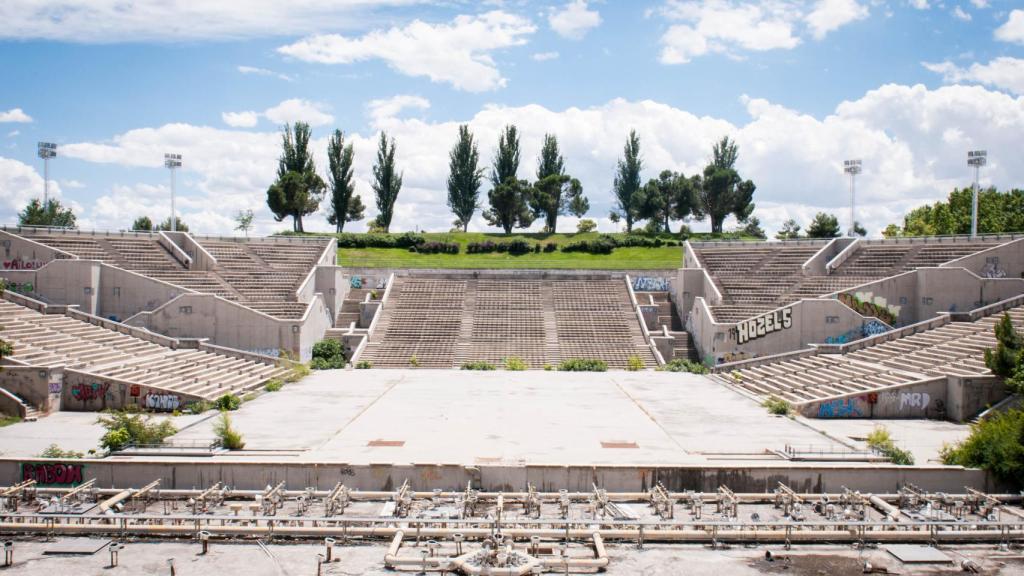 Vista general del auditorio del parque Juan Carlos I, que lleva 13 años abandonado.