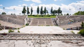 Vista general del auditorio del parque Juan Carlos I, que lleva 13 años abandonado.