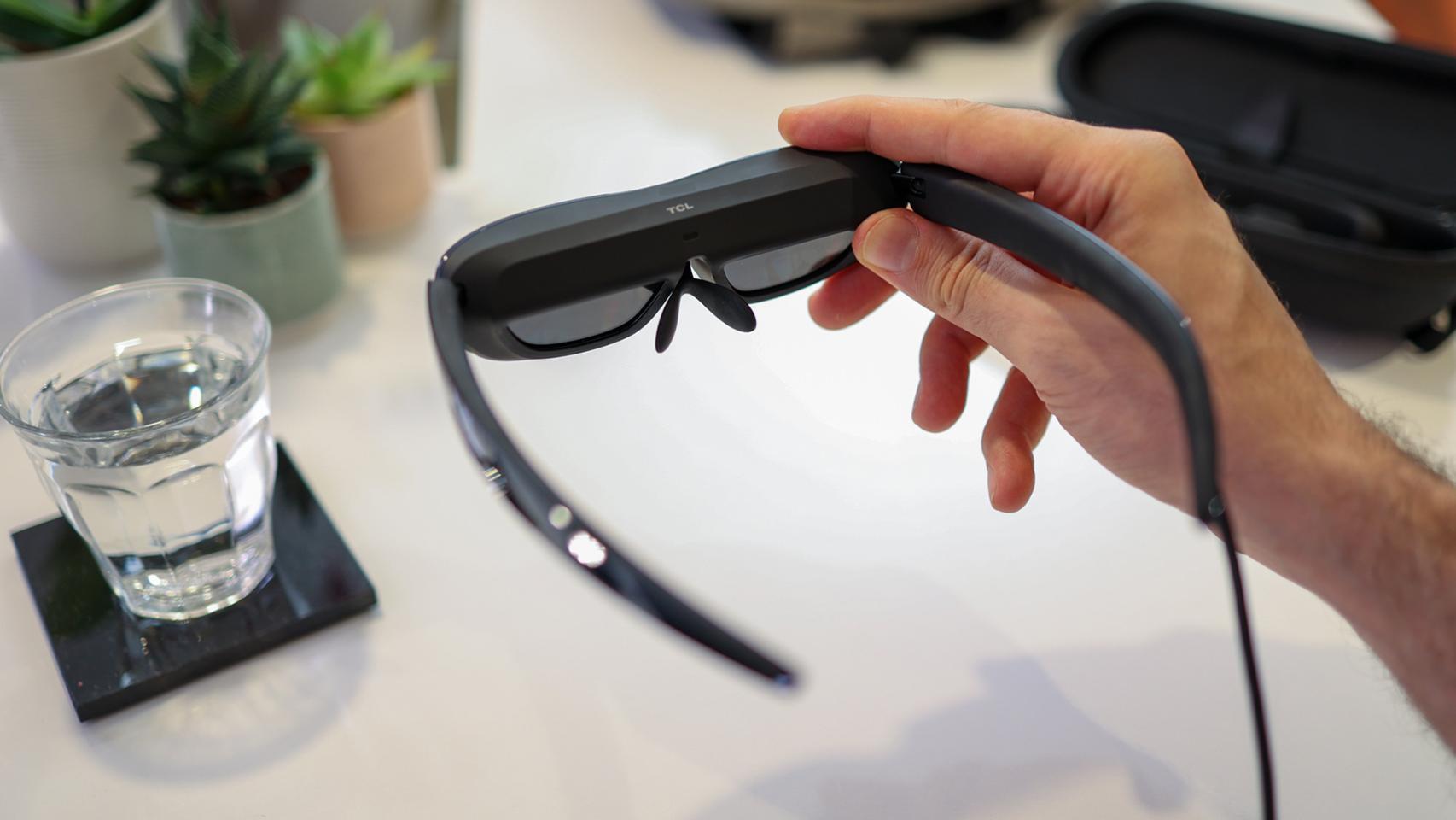 Las gafas con pantallas micro OLED de TCL se pondrán a la venta en