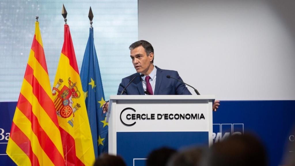 Para el doctor Carballo, la decisión de Sánchez de quitar mascarillas en exteriores es oportunista.