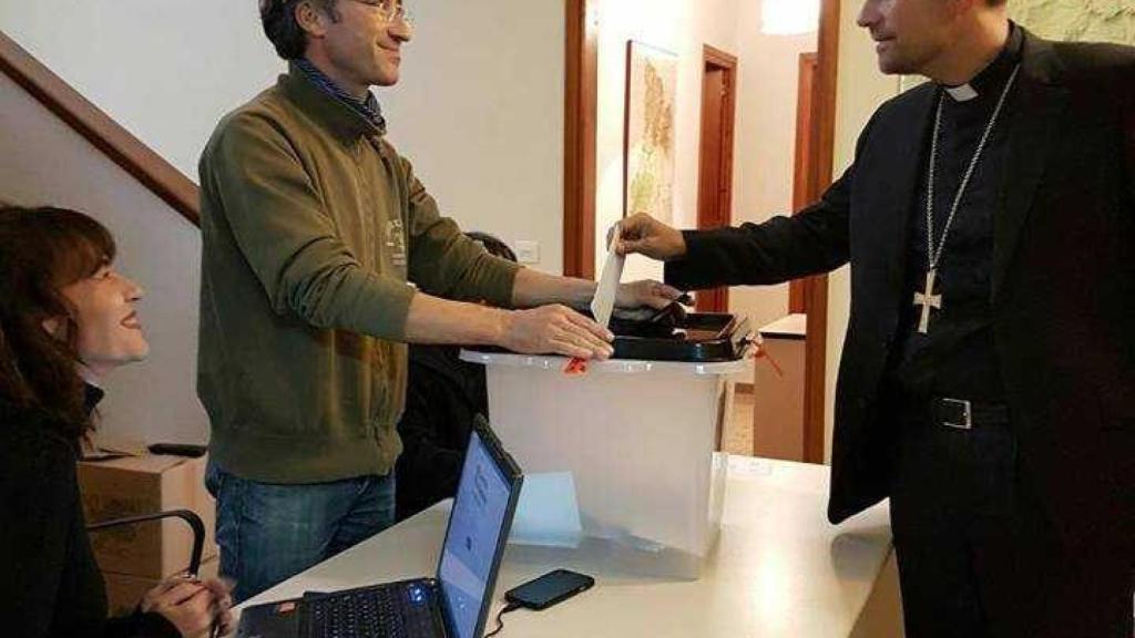Xavier Novell, votando en el referéndum ilegal del 1-O.