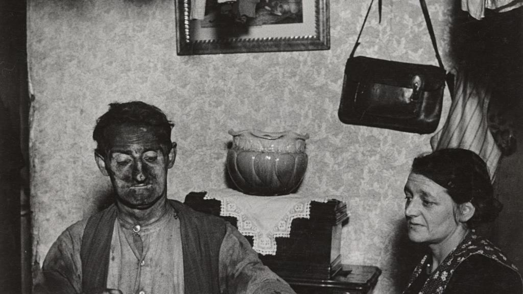 Minero de Northumbrian cenando. 1937