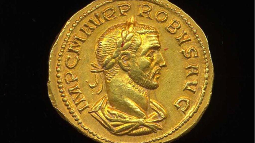 Moneda de oro que representa al emperador Probo.