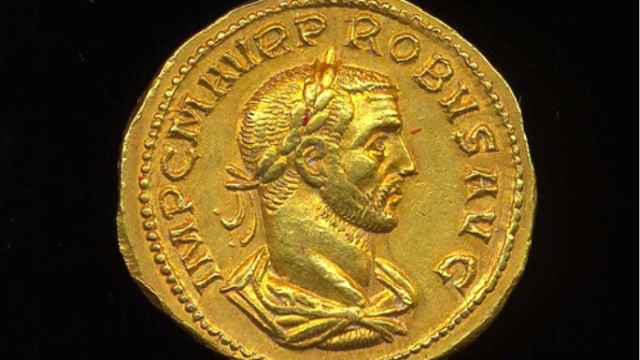 Moneda de oro que representa al emperador Probo.