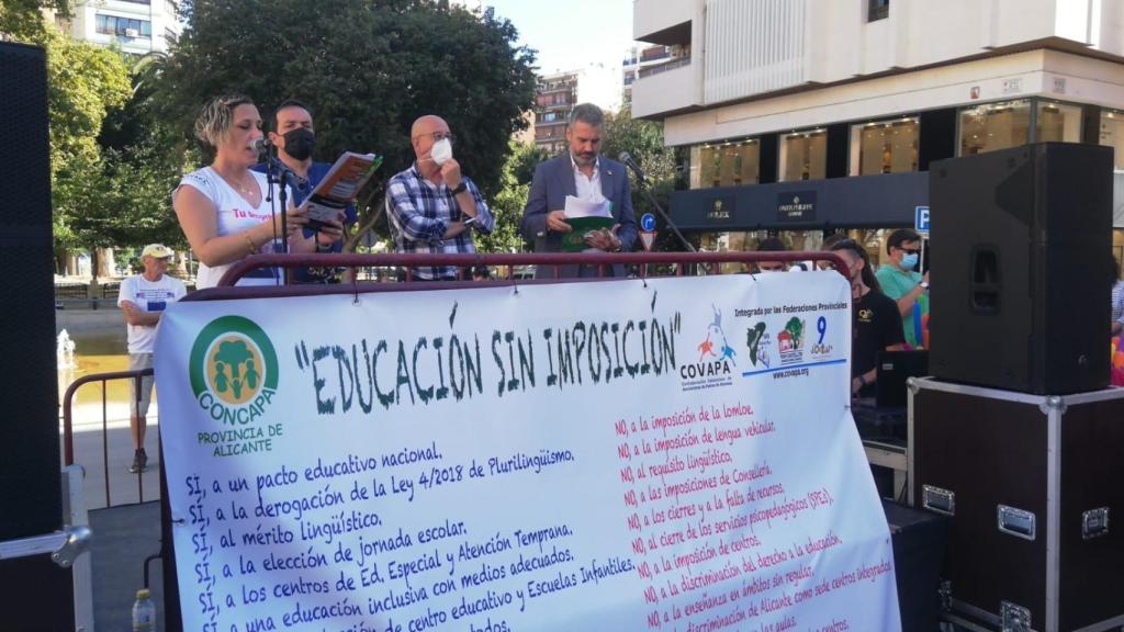 Representantes de las dos asociaciones convocantes han salido a hablar.