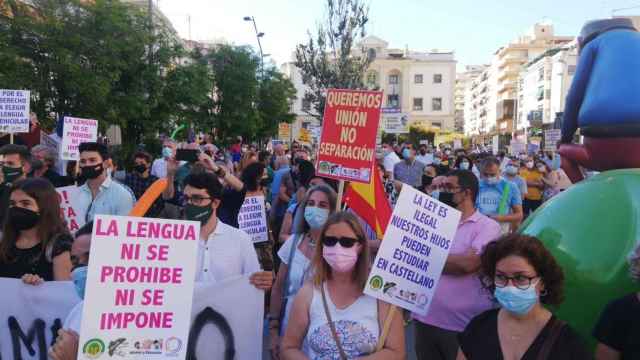 Nueva concentración en Alicante contra la educación sin imposición del Botànic