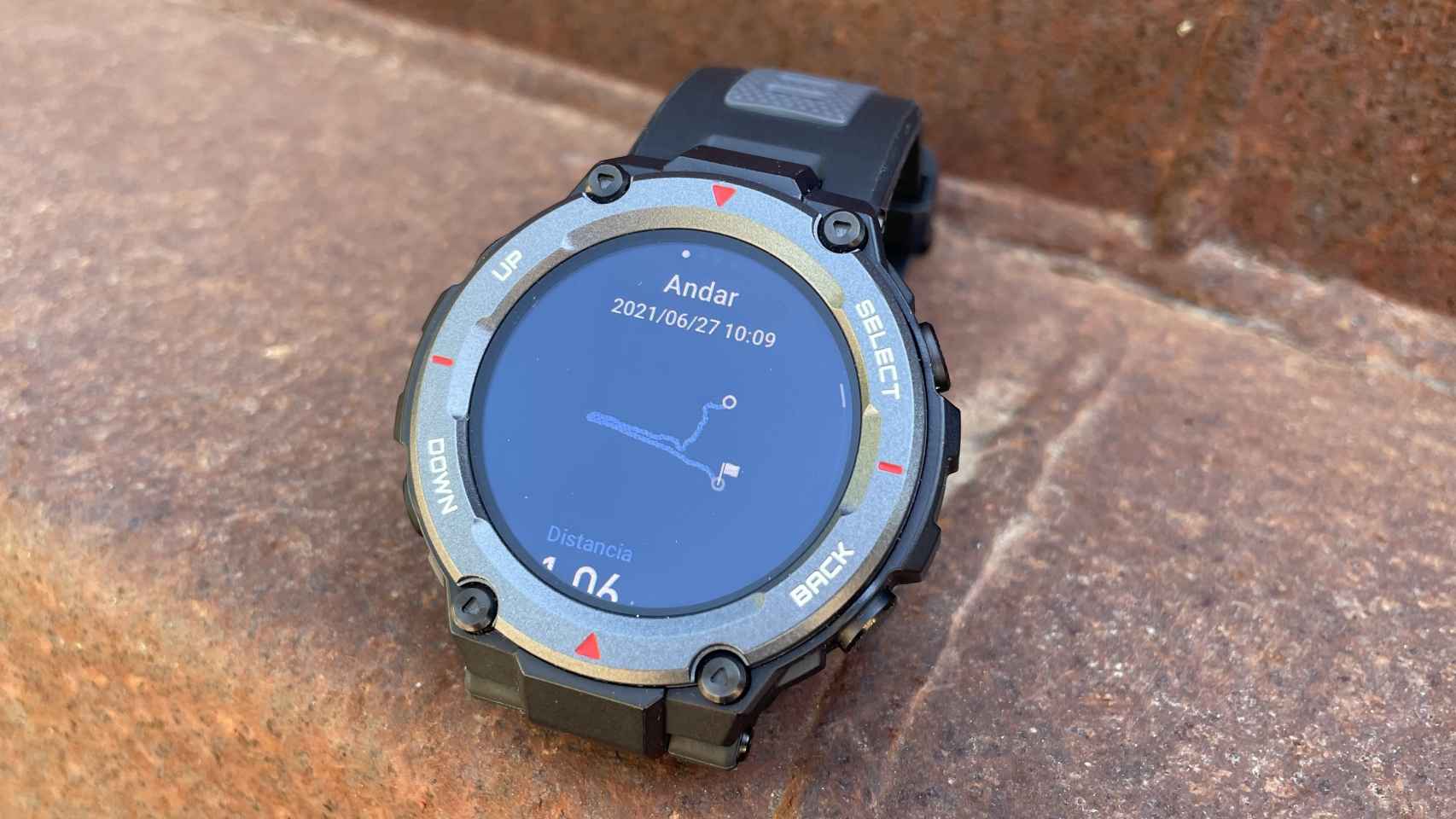 Análisis: Probamos el reloj inteligente barato con resistencia militar: así  es el Amazfit T-Rex Pro