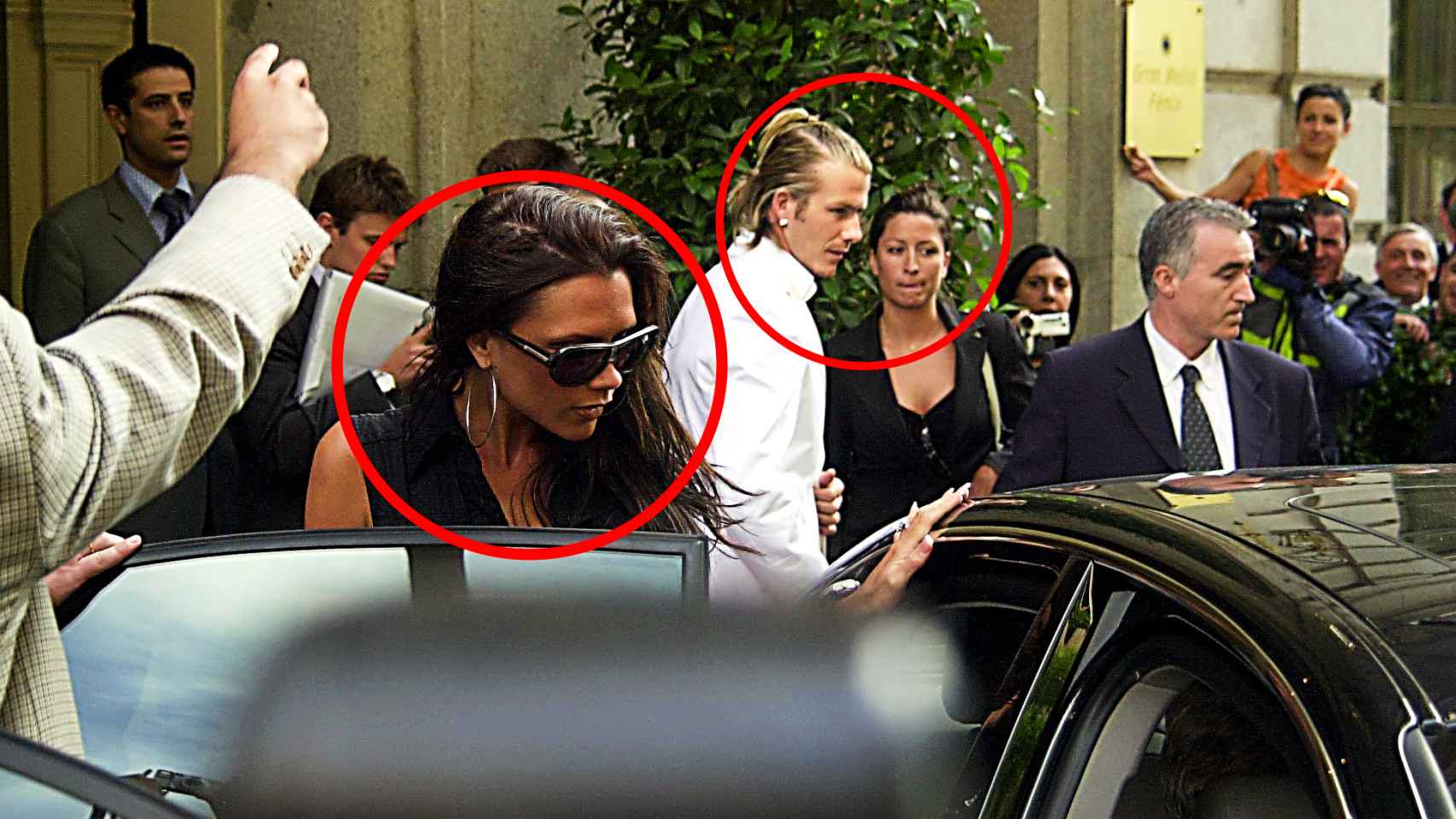 Victoria y David Beckham junto a Rebecca Loos en las calles de Madrid, en 2003.