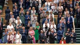 Los espectadores de Wimbledon ovacionan a la profesara Sarah Gilbert, cocreadora de la vacuna de Astrazeneca