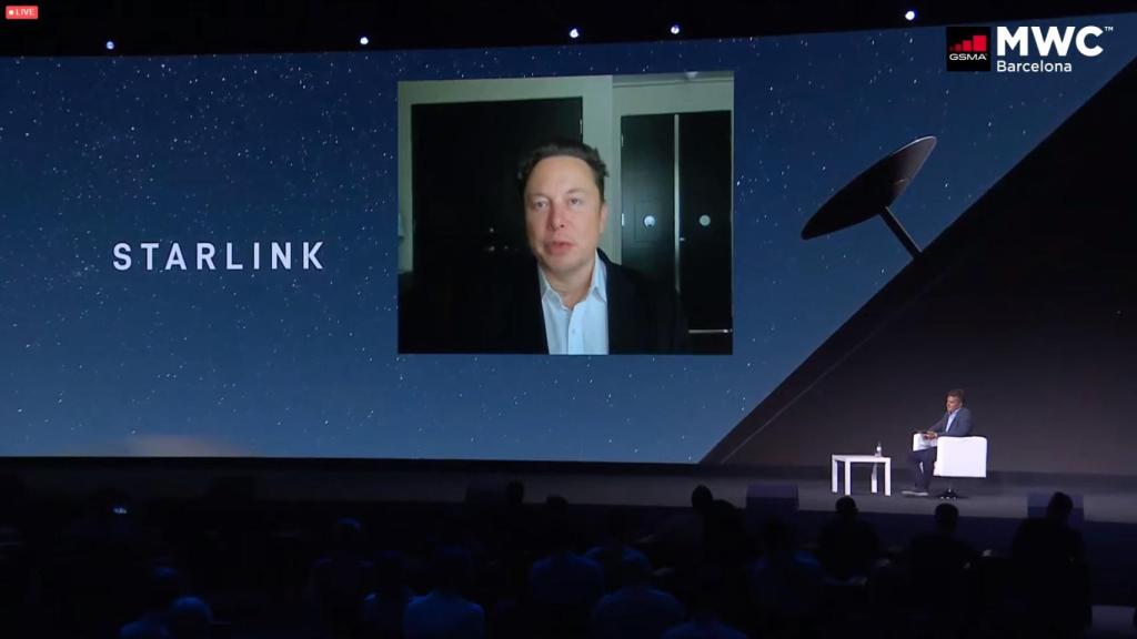Elon Musk hablando sobre Starlink en MWC 2021