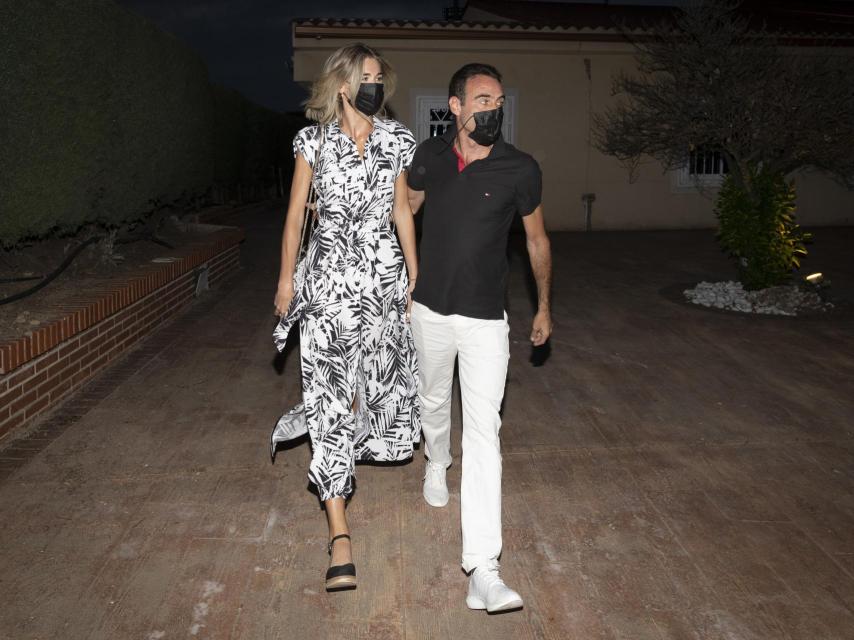 Ana Soria junto a Enrique Ponce en una imagen reciente a la salida de una corrida de toros.