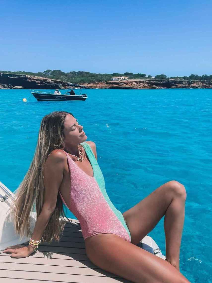 Natalia Coll luciendo un espectacular y cómodo bañador en Formentera.