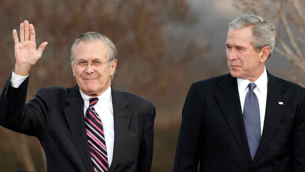 Donald Rumsfeld, secretario de Defensa de Estados Unidos, con el presidente George W. Bush en 2006.