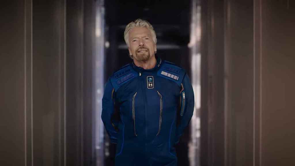 Richard Branson vestido de astronauta