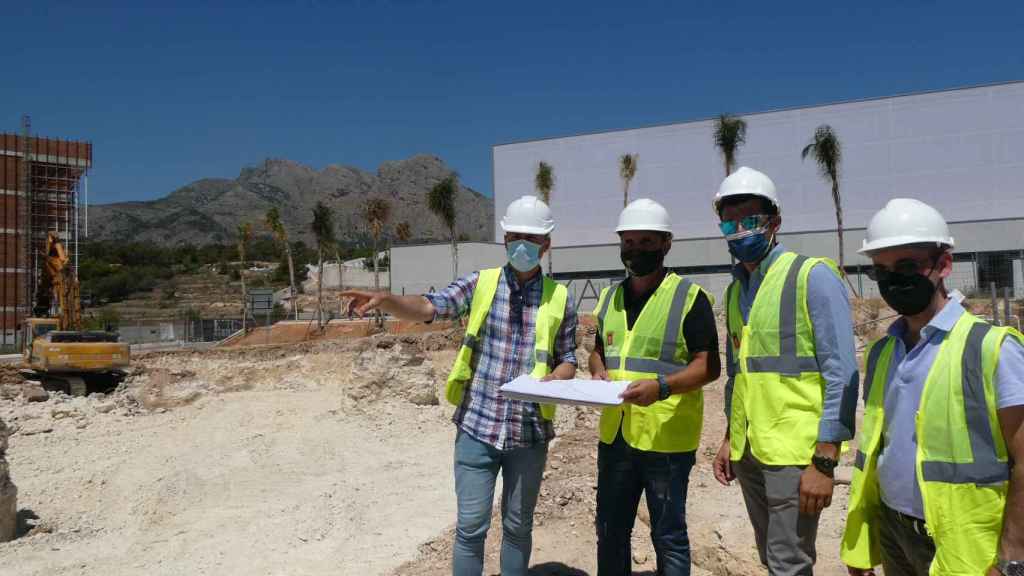 Bernabé Cano, Miguel Ángel Ivorra, Emilio Fernández y Juan Antonio Rubio han visitado el recinto donde tendrán lugar las obras.