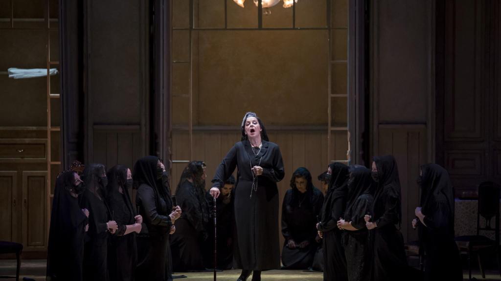 Una imagen del ensayo general de La casa de Bernarda Alba