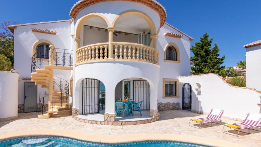 Villa con seis habitaciones.