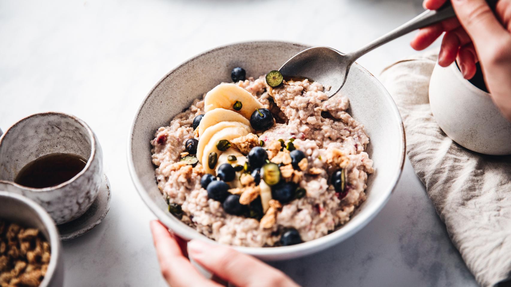 Copos de avena, ¿por qué son una buena opción para el desayuno?