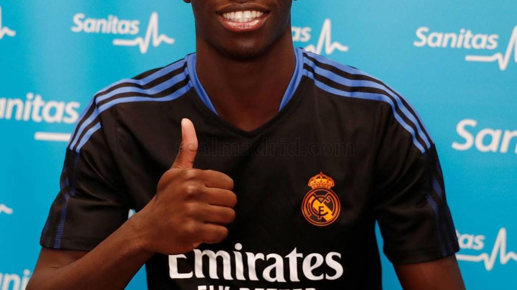 Ferland Mendy, pasando el reconocimiento médico