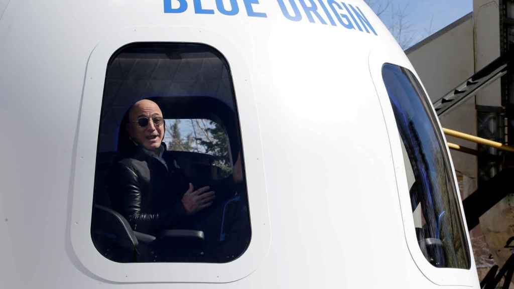 Jeff Bezos dentro de la cápsula New Sephard