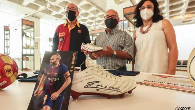 Donación de Andrés Iniesta al Museo del Calzado de Elda