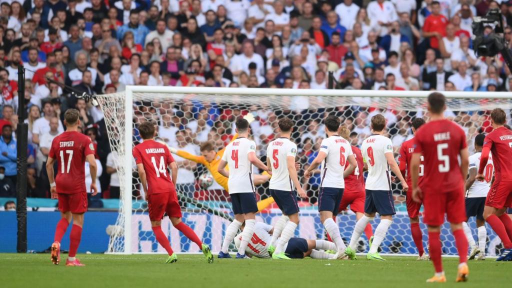 El golazo de Damsgaard a Inglaterra