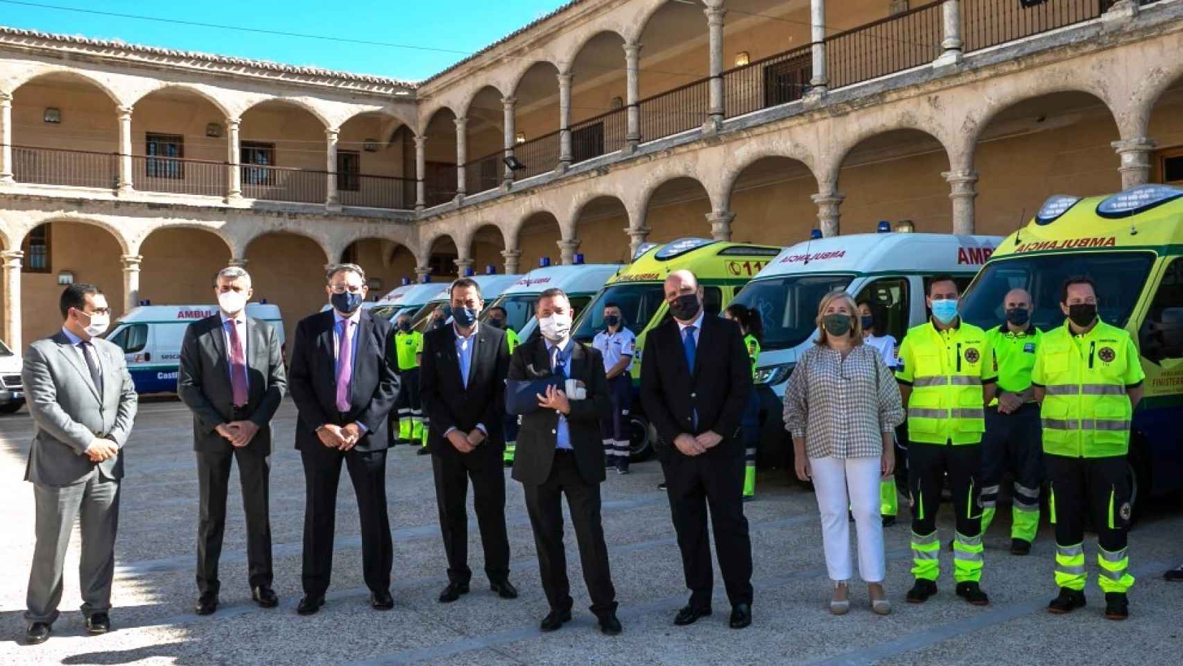 El presidente de Castilla-La Mancha, Emiliano García-Page, ha asistido a la presentación de las nuevas ambulancias