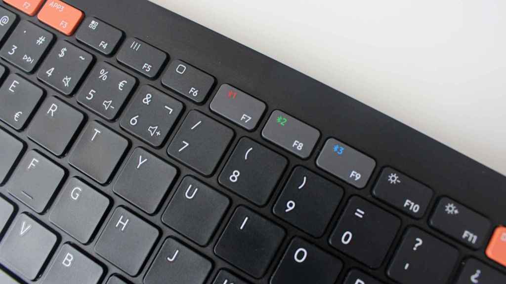 Así son las teclas para cambiar de dispositivo del Samsung Smart Keyboard Trio 500.