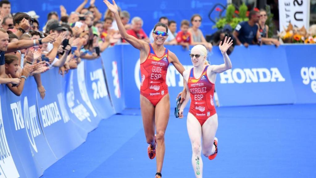 Susana Rodríguez y su guía María Isabel Gallardo García