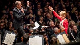 François Xavier Roth y Isabelle Faust con la Gürzenich-Orchester. Foto: Festival de Granada
