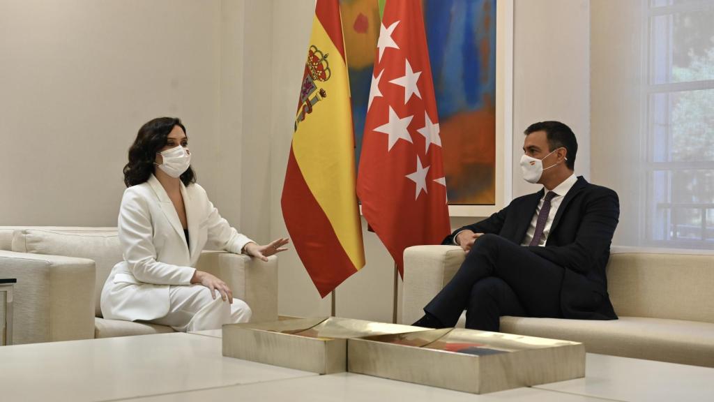 La presidenta de Madrid, Isabel Díaz Ayuso, y el presidente del Gobierno, Pedro Sánchez, reunidos en Moncloa.