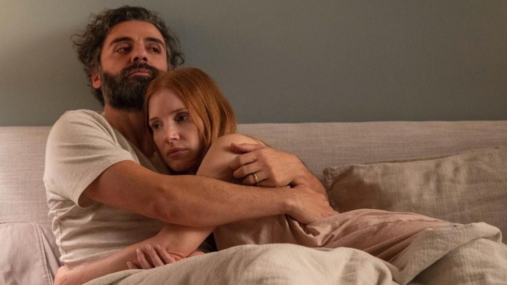 Oscar Isaac y Jessica Chastain en 'Secretos de un matrimonio'.