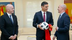 Pedro Sánchez junto a Luis Rubiales en La Moncloa.