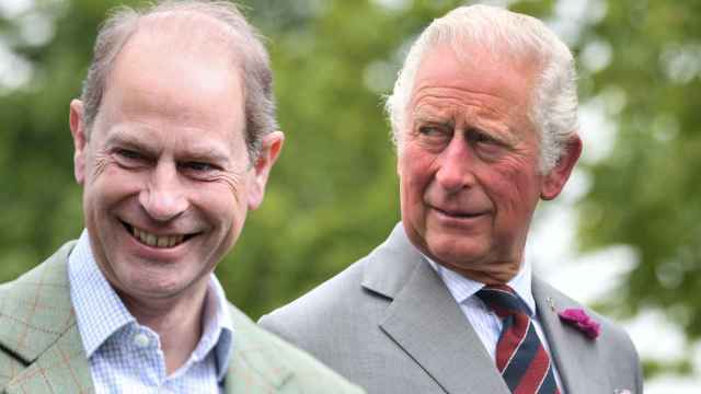 El príncipe Carlos y su hermano Eduardo en un montaje de JALEOS.