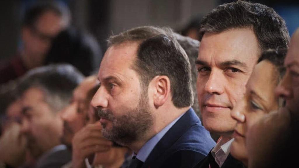 Pedro Sánchez, junto al ex secretario de Organización del PSOE, José Luis Ábalos.