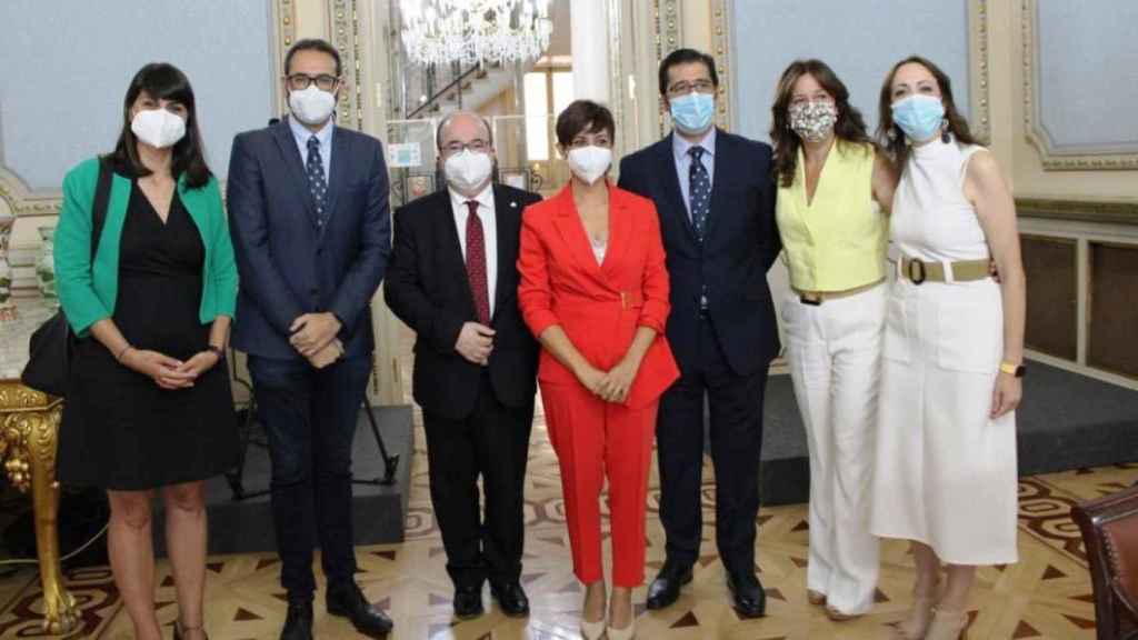 Sergio Gutiérrez en la toma de posesión de Isabel Rodríguez con Miguel Iceta, José Manuel Caballero, Blanca Fernández y Cristina Maestre (Foto: Twitter)