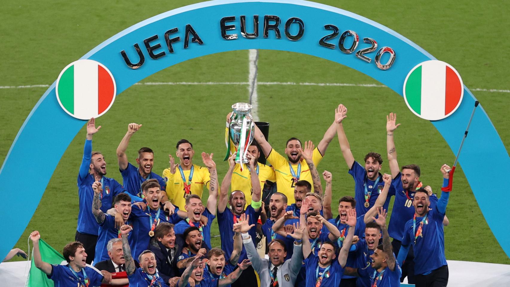 Las mejores imágenes de la victoria de Italia en la Eurocopa: la final contra Inglaterra, la celebración... La celebración de Italia después de ganar la Eurocopa a Inglaterra